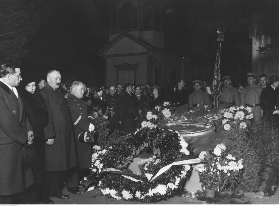 1-P-1668,SignaturePublicPhotographs,Warsaw-Cemetery-to1946,NACofPoland