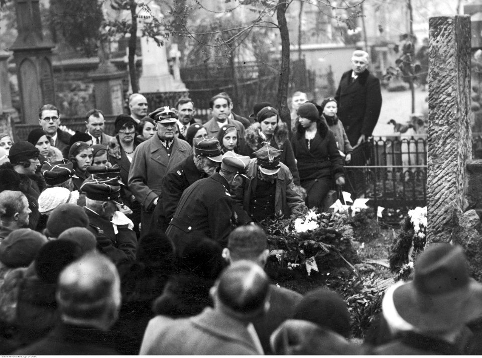 1-P-1438-1,SignaturePublicPhotographs,Warsaw-Cemetery-to1946,NACofPoland