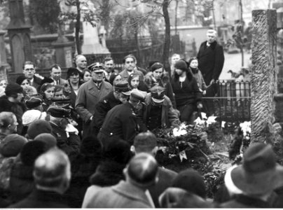 1-P-1438-1,SignaturePublicPhotographs,Warsaw-Cemetery-to1946,NACofPoland