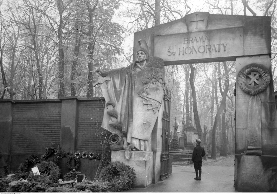 1-U-7296-1,SignaturePublicPhotographs,Warsaw-Cemetery-to1946,NACofPoland