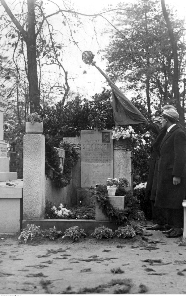 1-U-7297,SignaturePublicPhotographs,Warsaw-Cemetery-to1946,NACofPoland