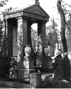 1-U-7301-2,SignaturePublicPhotographs,Warsaw-Cemetery-to1946,NACofPoland