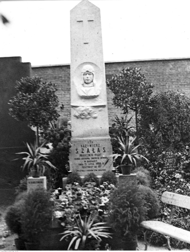 1-U-7305,SignaturePublicPhotographs,Warsaw-Cemetery-to1946,NACofPoland