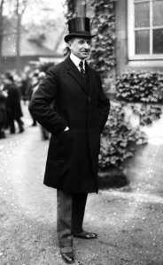 1-4-23, Auteuil, M. le vicomte Guy de Dampierre, propriétaire de Xophime, gagnant du Prix du président de la République - (photographie de presse) - (Agence Rol)