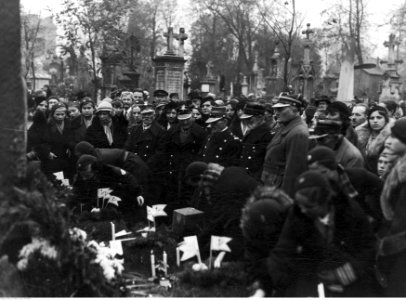 1-P-1438-2,SignaturePublicPhotographs,Warsaw-Cemetery-to1946,NACofPoland