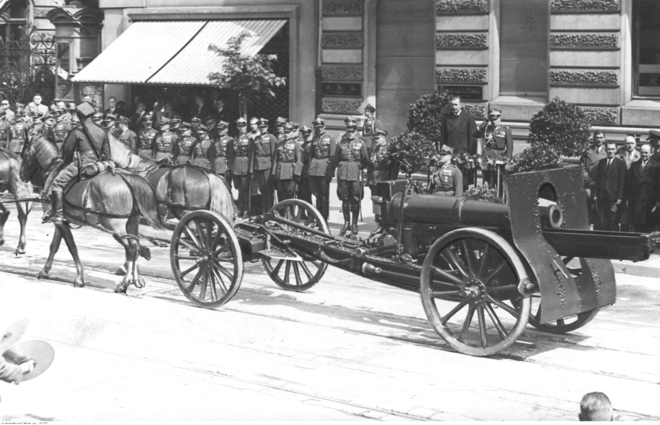1-P-3373,SignaturePublicPhotographs,BattleOfWarsaw1920,NACofPoland