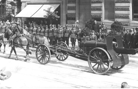 1-P-3373,SignaturePublicPhotographs,BattleOfWarsaw1920,NACofPoland