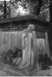 1-U-7296-10,SignaturePublicPhotographs,Warsaw-Cemetery-to1946,NACofPoland