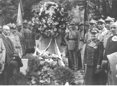 1-P-3361-1,SignaturePublicPhotographs,Warsaw-Cemetery-to1946,NACofPoland
