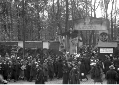 1-U-7306-1,SignaturePublicPhotographs,Warsaw-Cemetery-to1946,NACofPoland