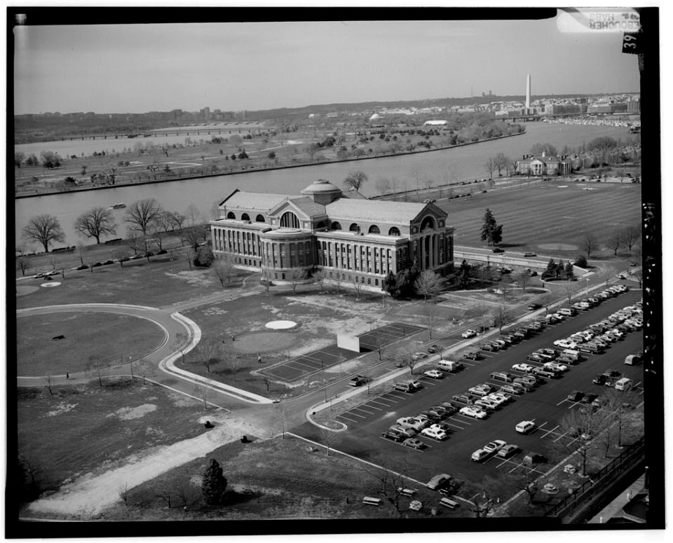 1. VIEW OF FORT MCNAIR WITH WASHINGTON CHANNEL AND EAST POTOMAC PARK IN BACKGROUND, LOOKING NORTHWEST 042730pv