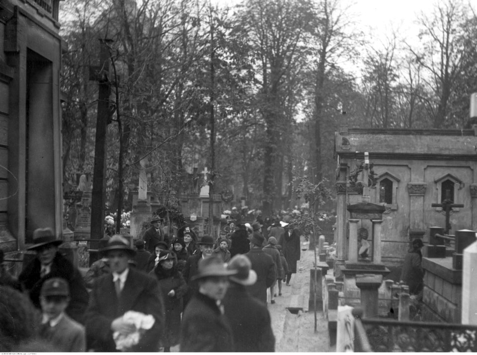 1-U-7306-2,SignaturePublicPhotographs,Warsaw-Cemetery-to1946,NACofPoland