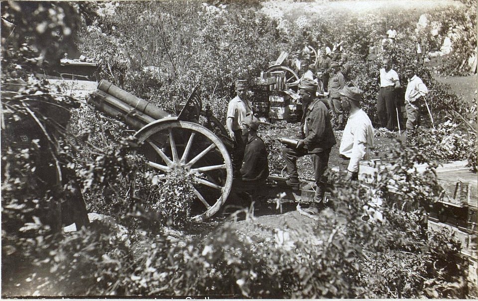 10 cm Haubitzbatt.in Stellung westl.Brestovica.Juni 17. (BildID 15596272)