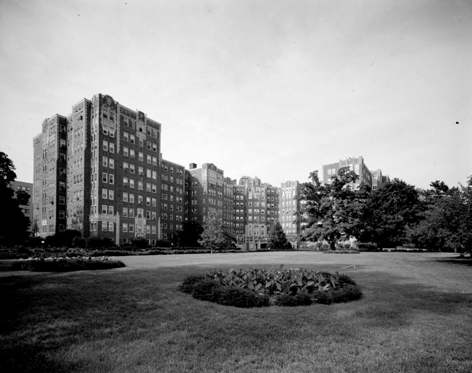 1. GENERAL VIEW LOOKING NORTHEAST - The Broadmoor Apartment Building028455pv