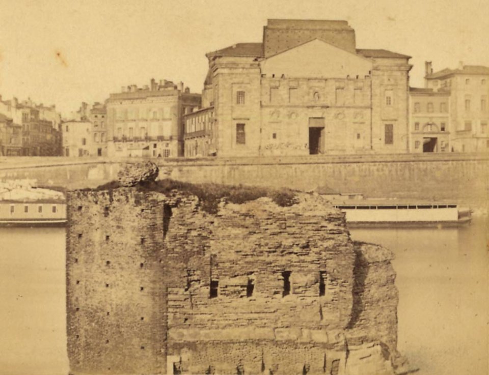 1. Toulouse. Ruines d'un vieux pont sur la Garonne. - FRAC31555 1Fi0861 (cropped)