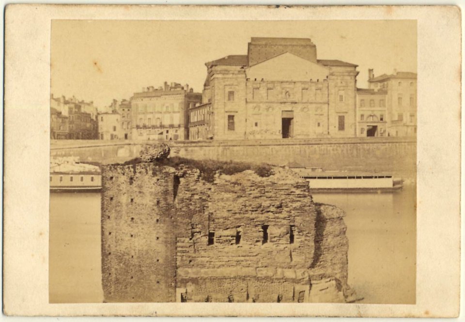 1. Toulouse. Ruines d'un vieux pont sur la Garonne. - FRAC31555 1Fi0861
