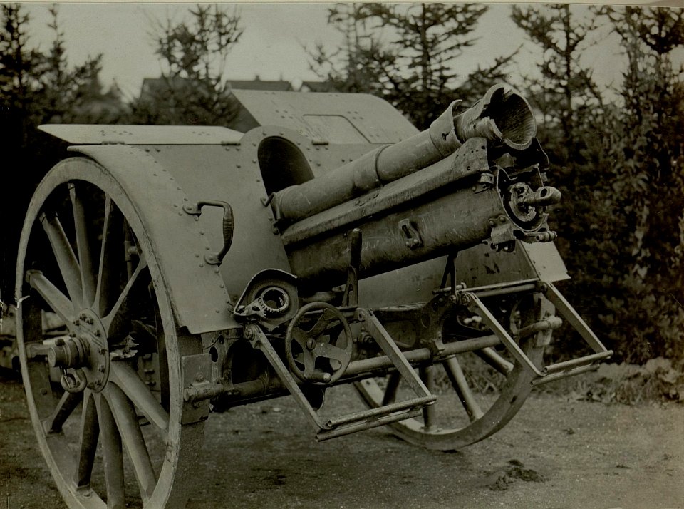 10 cm. M. 14. Feldhaubitze Batt.1-R.F.H.Rgt. 94.in Stellg. Hinterjoch durch Rohrkrepierer unbrauchbar. (BildID 15481100)
