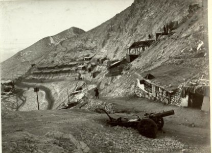 10 cm Gebirgshaubitze M99 beim Stabsquartier. (BildID 15461301)