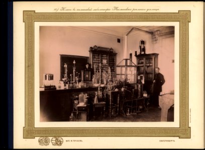 10. Class in the Chemistry Lab of the Real School in Tiumen'