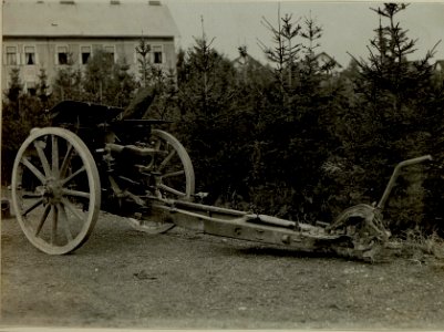 10cm M.14 Feldhaubitze Batt.1-R.F.H.Reg.94 in Stellung am kl.Pal durch feindliches Feuer unbrauchbar. (BildID 15481121)