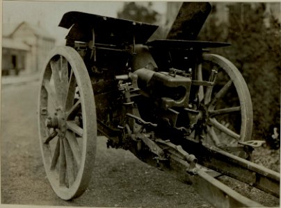 10cm M.14 Feldhaubitze Batt.1-R.F.H.Reg.94 in Stellung am kl.Pal durch feindliches Feuer unbrauchbar. (BildID 15481128)