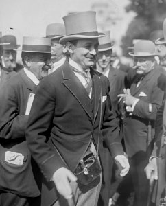 11-6-22, Chantilly, M. Marcel Boussac (propriétaire du cheval gagnant le Prix du Jockey Club) - (photographie de presse) - (Agence Rol)