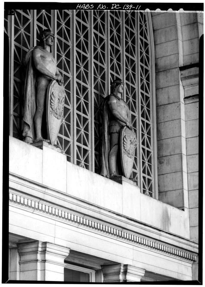 11. DETAIL, SOUTH FRONT, SCULPTURE ATOP ENTRANCE TO WAITING ROOM - Union Station030020pv