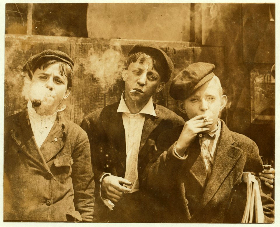 11-00 A. M . Monday, May 9th, 1910. Newsies at Skeeter's Branch, Jefferson near Franklin. They were all smoking. LOC nclc.05319
