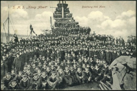 1100 Mann-Besatzung des Linienschiffes KÖNIG ALBERT (Kiel 27.940)