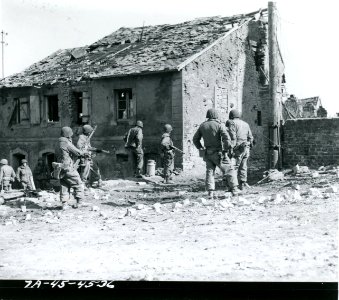 111-SC-270629 - 7th U.S. Army infantrymen of the 7th Inf. Reg prepare to rush house in which Nazi snipers are hidden. Guiderkirch, France