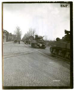 111-SC-337936 - Tanks of the 784th Tank Battalion, 35th Infantry Division, Ninth U.S. Army, move out of Venlo, Holland, to strike at objectives inside of Germany