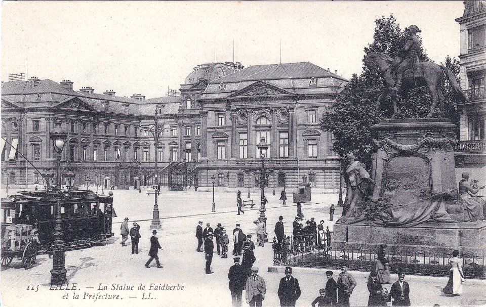 115 Lille. — La Statue de Faidherbe et La Préfecture. – LL