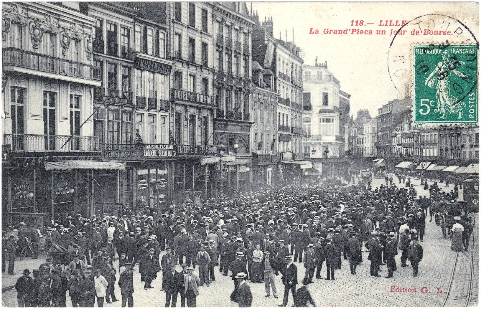 118. – Lille. — La Grand'Place un Jour de Bourse