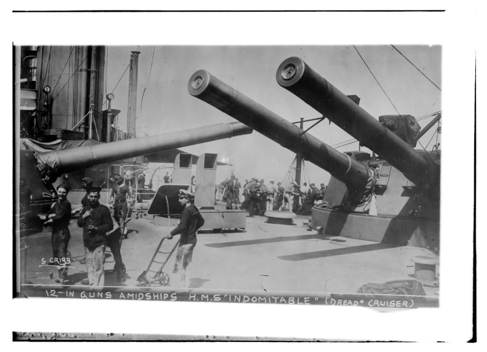 12-in. guns amid ships HMS INDOMITABLE (Dread Cruiser) LCCN2014696878
