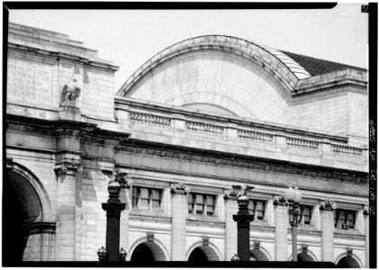 12. DETAIL, ARCHED CENTRAL ROOF, FROM THE SOUTH - Union Station030021pv