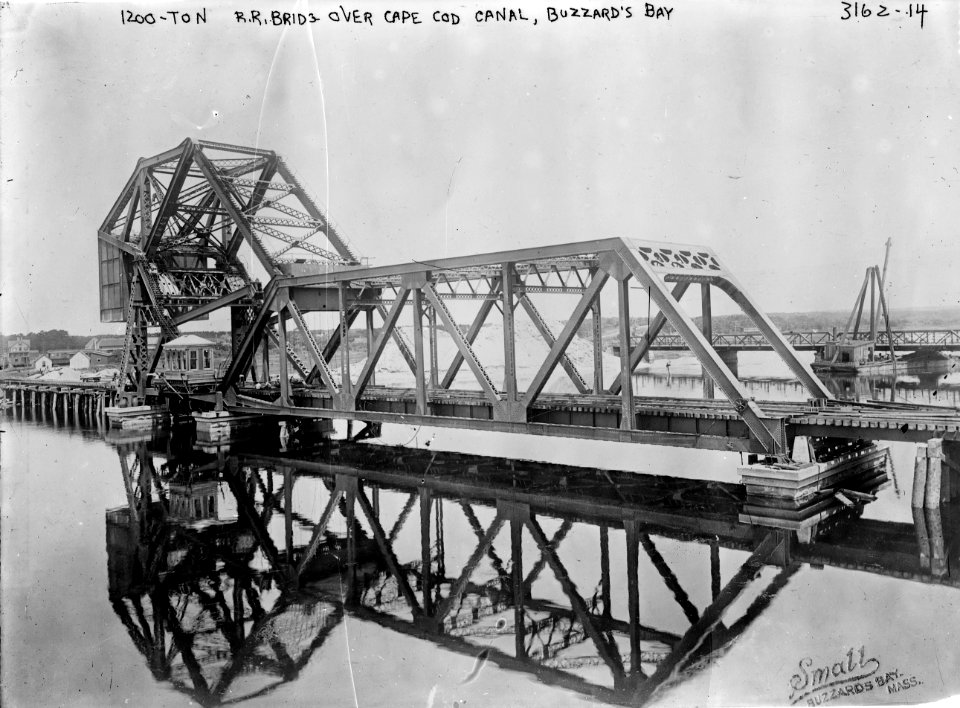 1200 Ton R.R. Bridge over Cape Cod Canal, Buzzard's Bay LCCN2014696828 - cropped