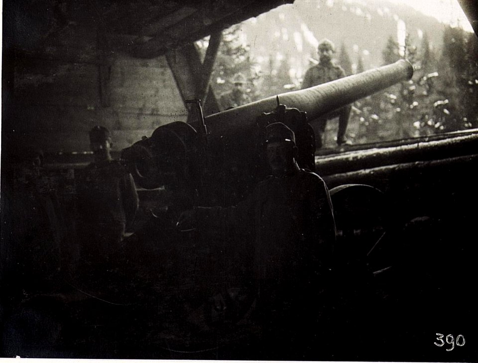 12cm Kanone an der Kreuzbergstraße, 5.2.1916. (BildID 15583059)