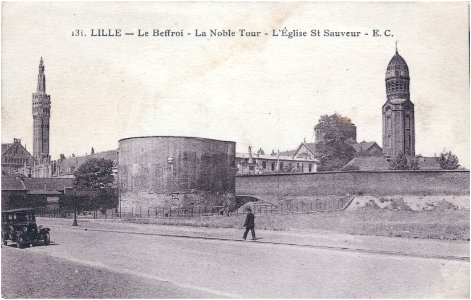 131. Lillle — Le beffroi – La Noble Tour – L'église Saint Sauveur - EC