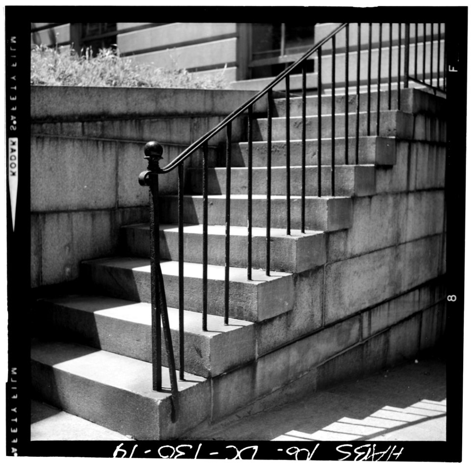14 iron stair railing street level 029412pu