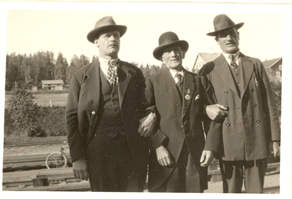 Lars Erik Forslin, Olof Holdén, E. F. Apelgren - SMV - MM 0256