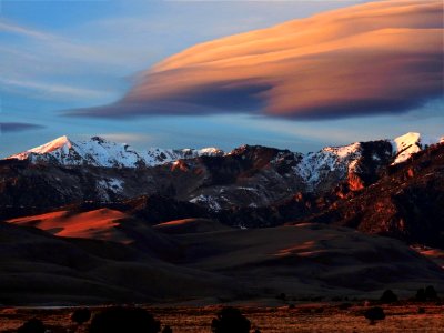Lenticular Cloud over Dunes (31981493324) photo