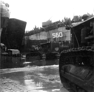 LSTs discharging vehicles, 1945 (28273335215)