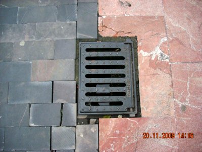 Manholes (4688002140)