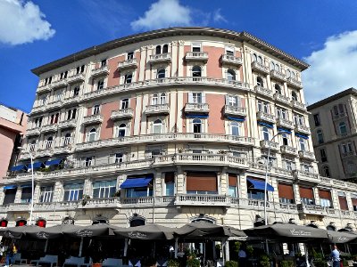 Mansions (end 19th century) at sea front of Via Partenope in Naples (30449821355)