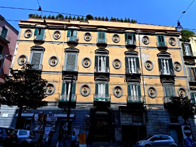 Mansion with busts (end 18th century) in Naples - Architect Pompeo Schiantarelli (Rome 1746-Naples 1805) (28616286273)
