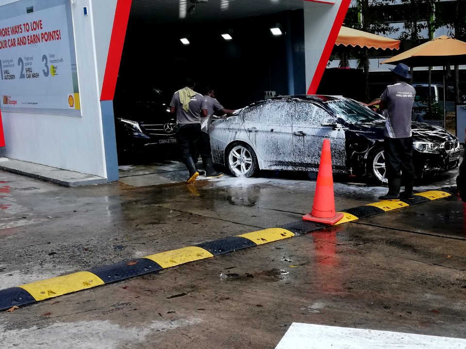 Manual car wash - Flickr - GeorgeTan ^2...thanks for millionth support