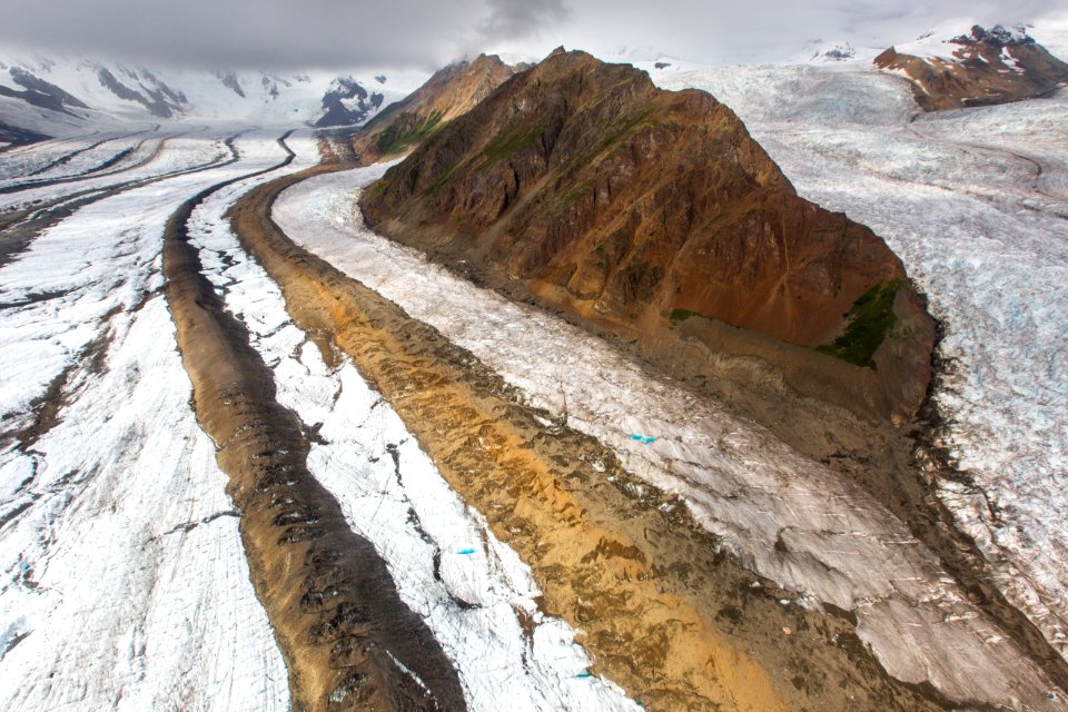 Medial morraines on Kennicott Glacier (left), Packsaddle Island (center), La Chapelle (right) (39319522304)