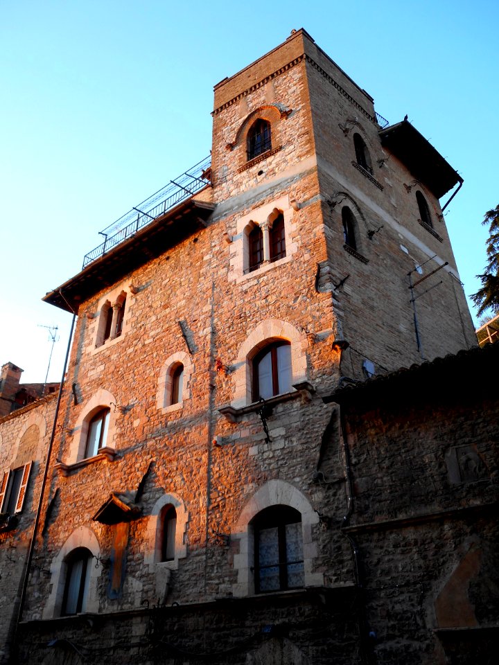 Medieval house at Assisi (13th-14th century) (44164005962)