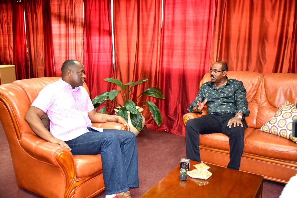 Meeting with PM Gaston Browne (37434444791)