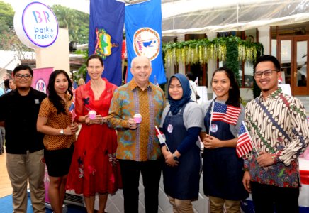 Mereka yang Turut Mendukung Perayaan Hari Kemerdekaan AS yang ke-242 (42511258444)